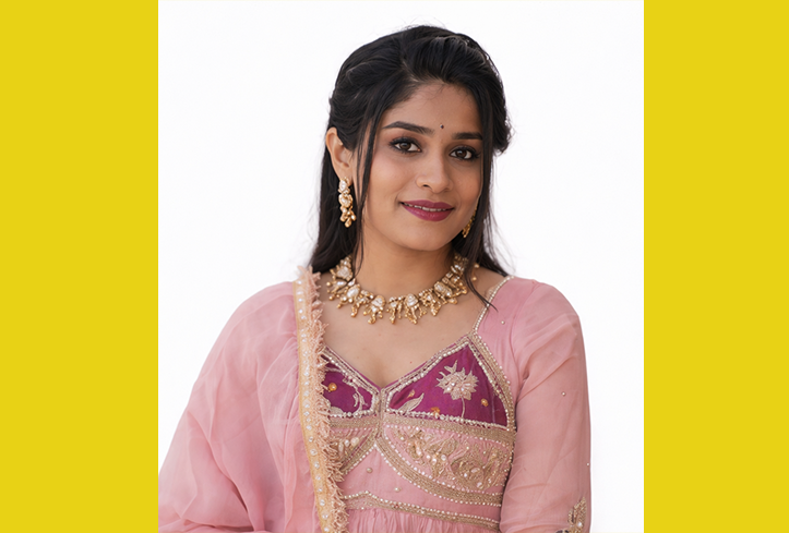 Honouring Best Actress Reeva Rachh with the “Pride of Indian Cinema – Global Gujarati Cinema Legacy Award 2026” for the film Laalo – Krishna Sada Sahaayate.